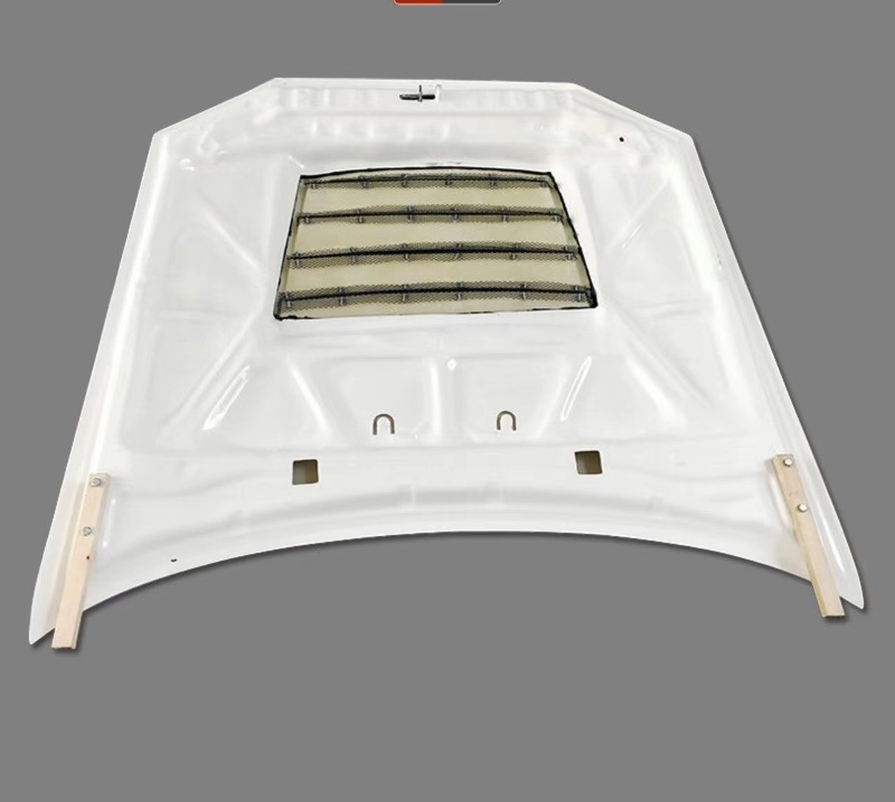 玻璃钢引擎盖 vs 传统金属：谁才是未来主流？