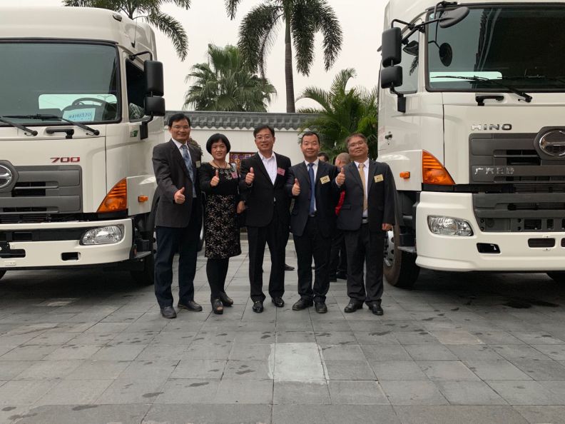 汽车玻璃钢保险杠 汽车玻璃钢保险杠